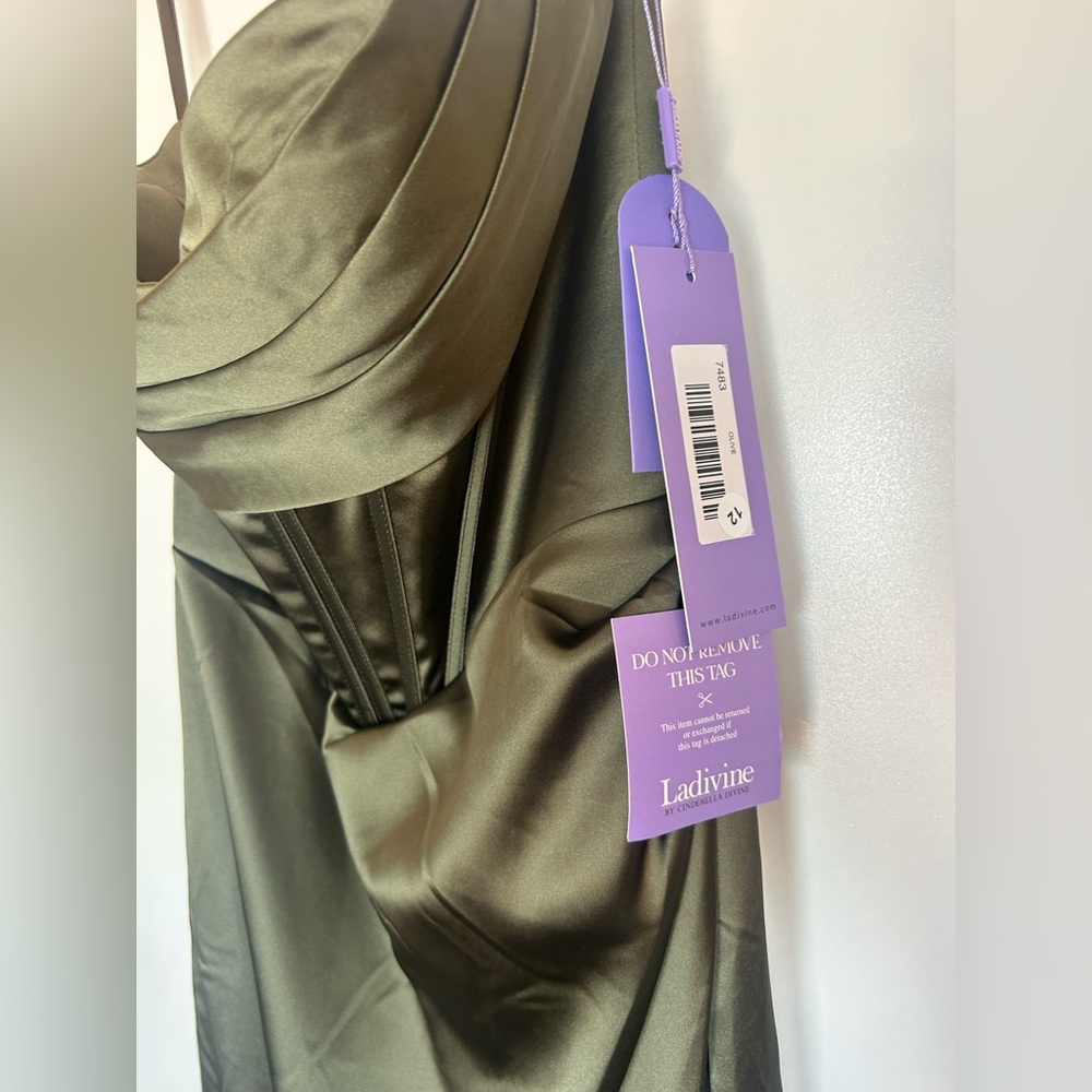 Ladivine Olive Green Maxi Dress - Picture 6 of 11